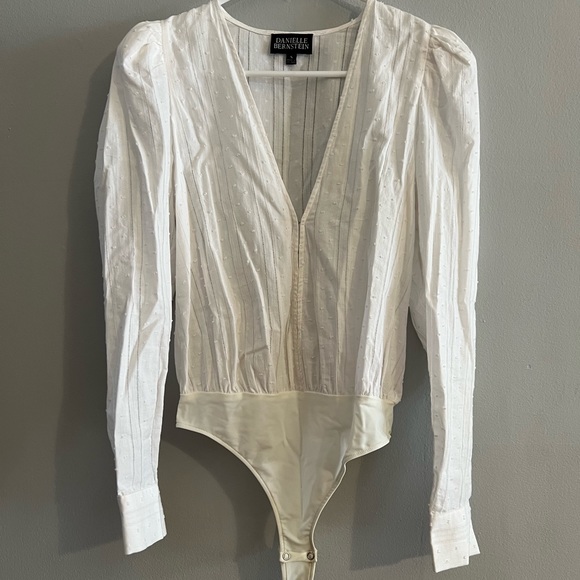 Danielle Bernstein Size Small Deep V White Bodysuit. - Picture 6 of 8